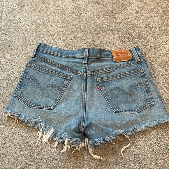 Levi’s High Waisted Frayed Hem Denim Shorts - Picture 6 of 8